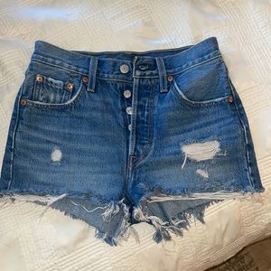 Womens 25 Cut off High Waisted Levi’s Denim Shorts